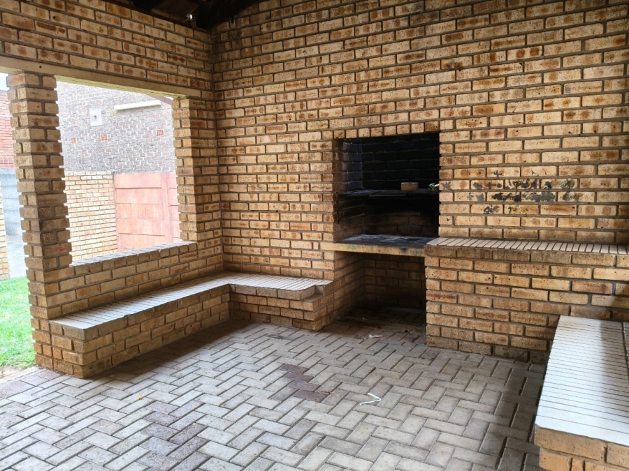1 Bedroom Property for Sale in Rustenburg Central North West